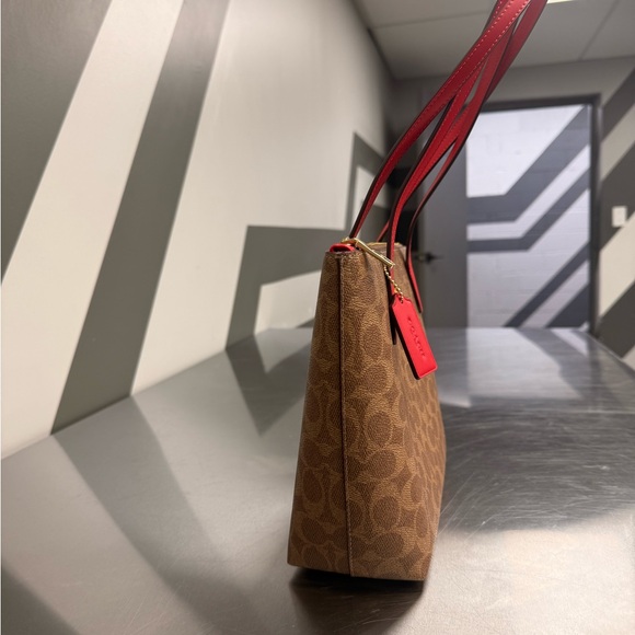 Fiona Zip Tote Bag In Signature Canvas - Picture 5 of 10